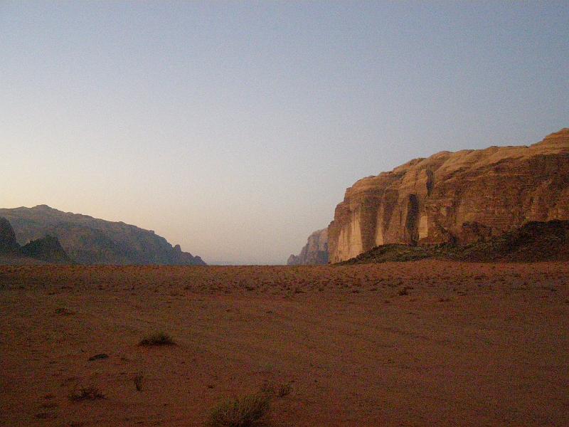 P9100120.JPG - 10 september 08 De woestijn bij Wadi Rum